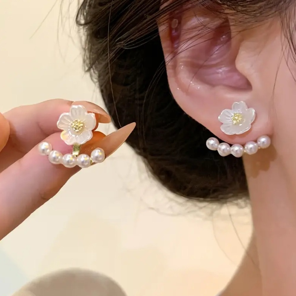 Elegant Floral Pearl Earrings